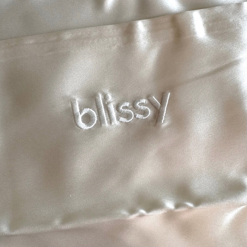 BLISSY White 22-Momme 100% Mulberry Silk Pillowcase Standard 25x19" - Picture 2 of 8